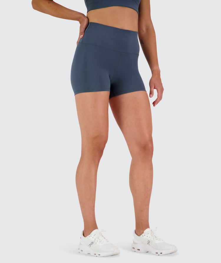 Short supersoft shorts, Model 176 cm / size S#color_dusty-navy
